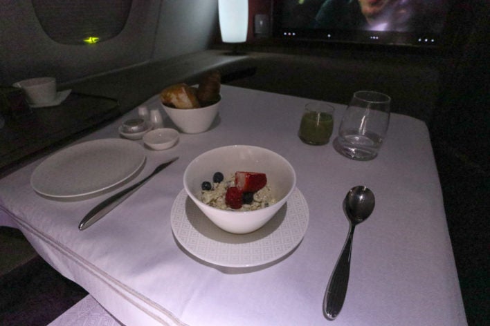  qatar a380 prima colazione di classe 