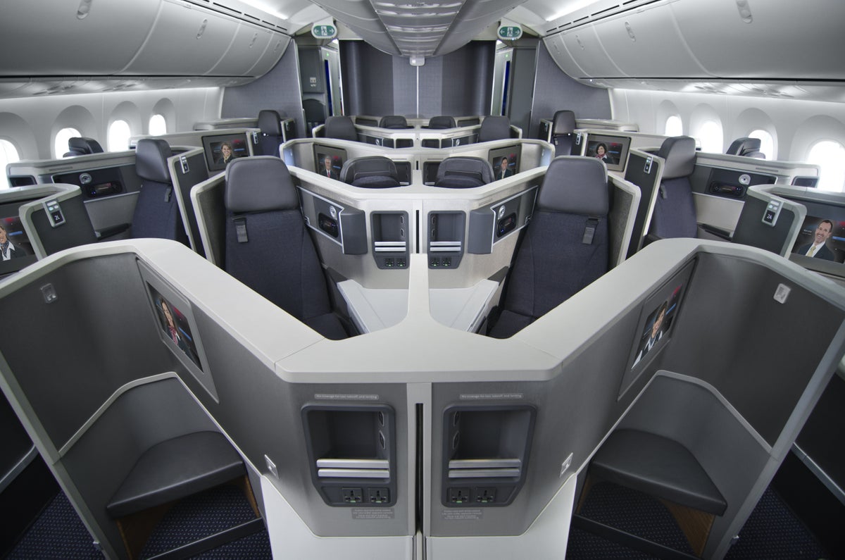 You Can Buy Up American Airlines Elite Status for 2024 [Is It Worth It?]