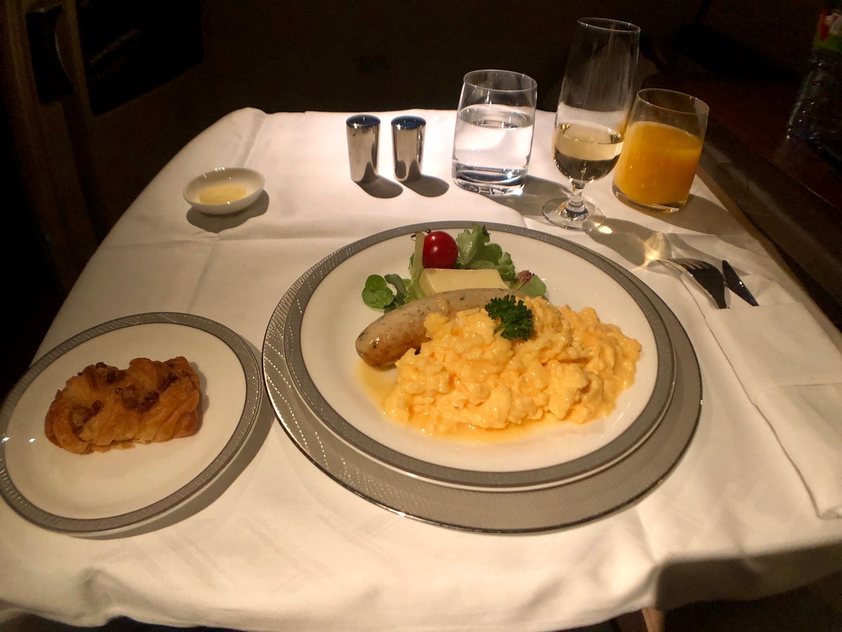 Singapore Airlines First Class Suites Frankfurt to Singapore - Cooked Breakfast 2