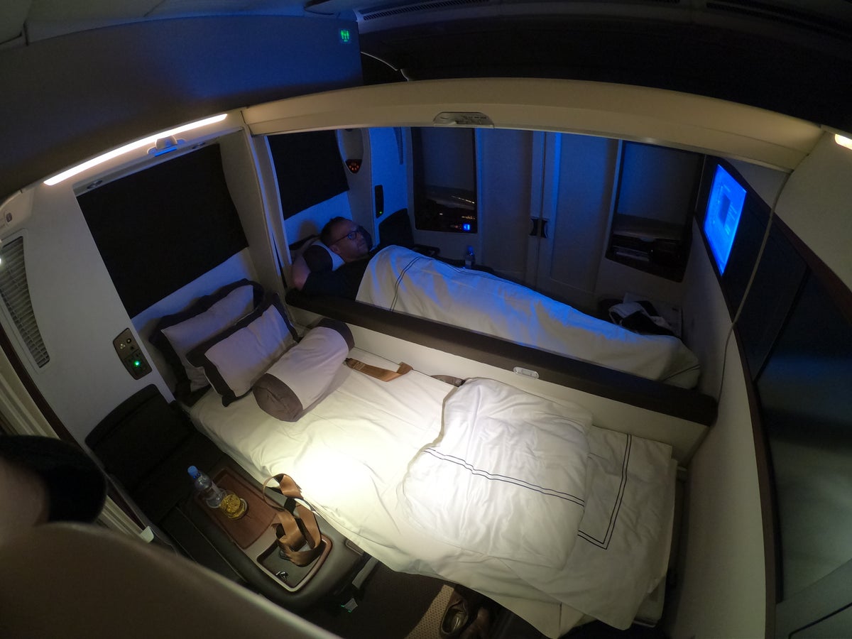 Singapore Airlines First Class Suites Frankfurt to Singapore Double Bed