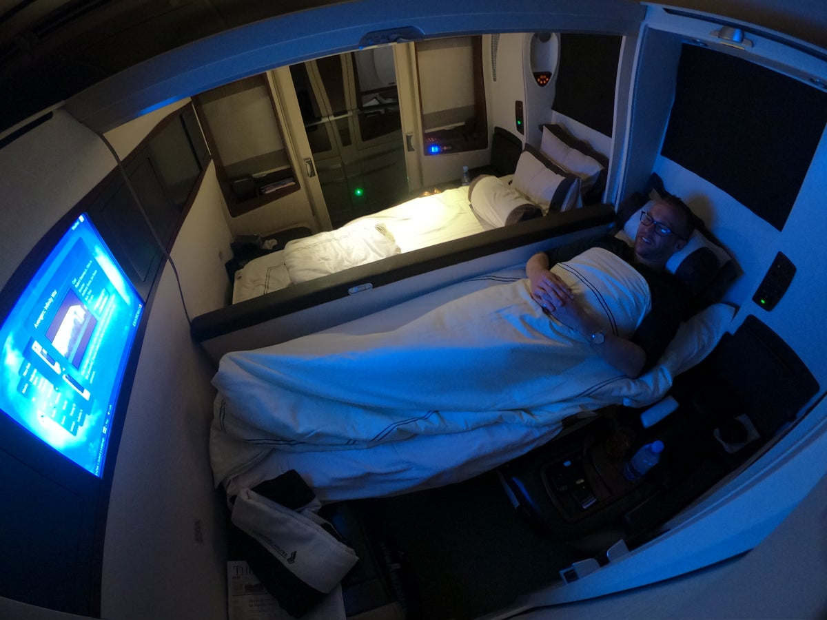 Singapore Airlines First Class Suites Frankfurt to Singapore Double Bed