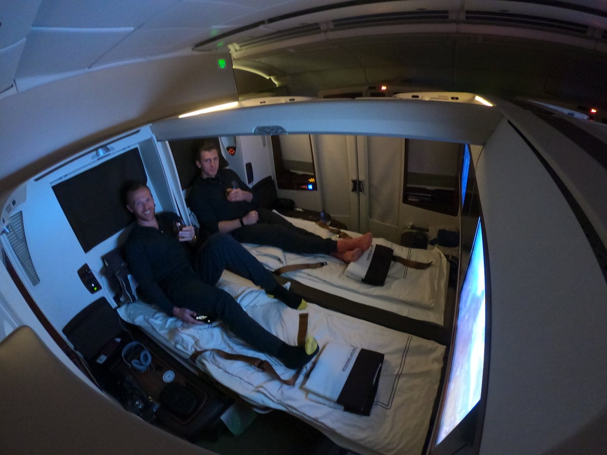 Singapore Airlines First Class Suites Frankfurt to Singapore Middle Seat Bed