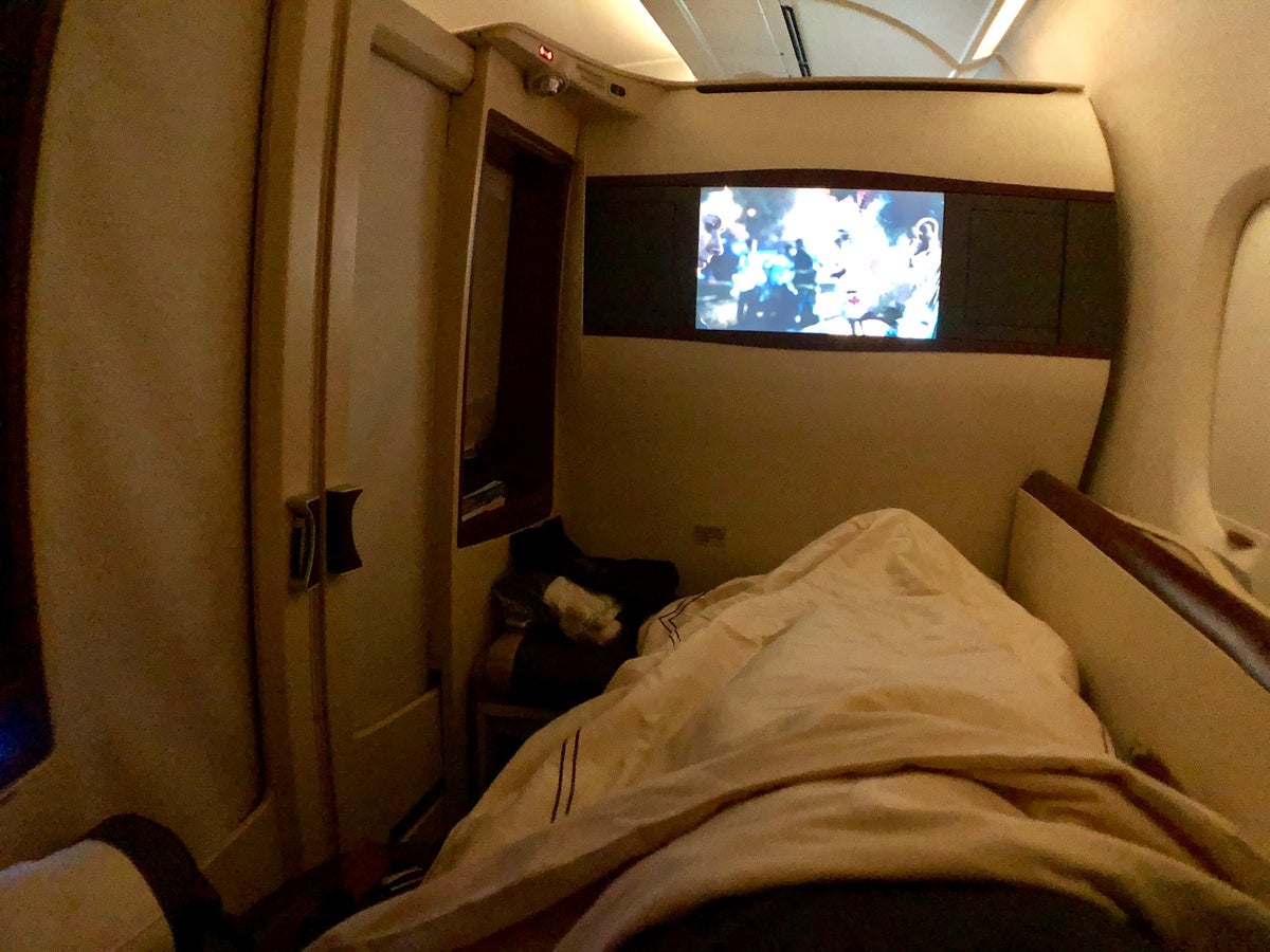 Singapore Airlines First Class Suites JFK to Frankfurt - Bed