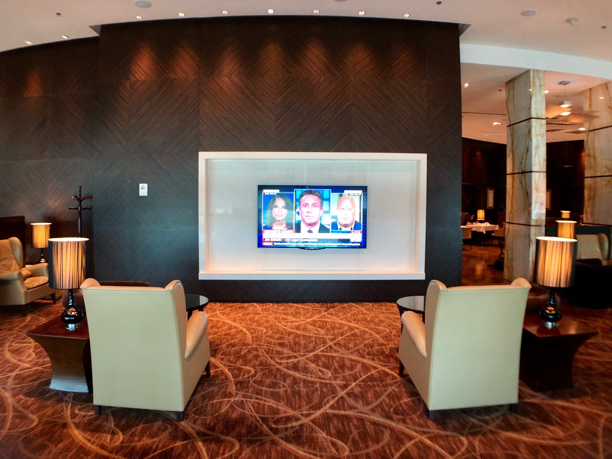 Singapore Airlines Private Room - Singapore Airport Terminal 4 - Lounge and TV