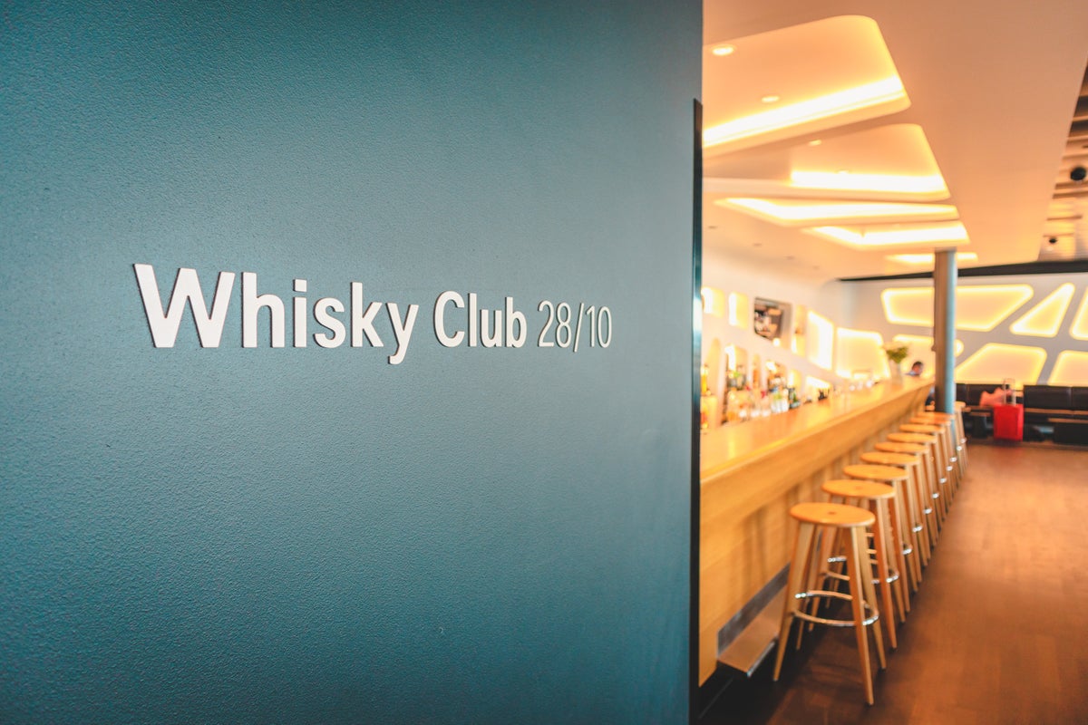 Swiss Senator Lounge Zurich Whisky Bar