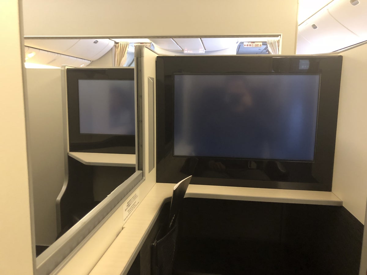 Japan Airlines 777 Business Class TV