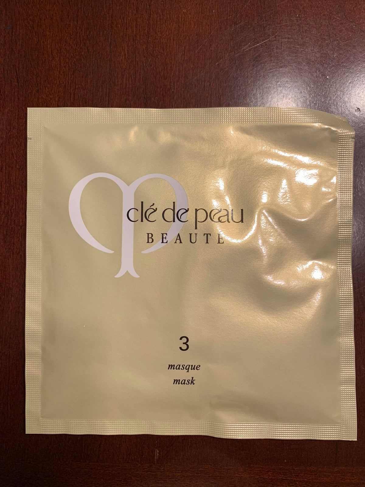 Japan Airlines 777 First Class Cle De Peau Illumenating Concentrate Masks