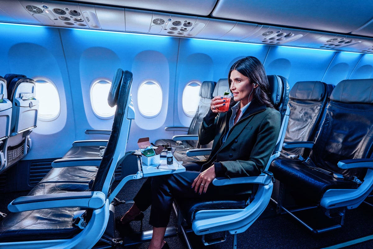 Spend $500+, Get $100 Back With New Alaska Airlines Amex Offer