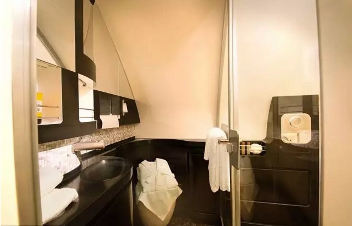 Etihad Residence Shower room