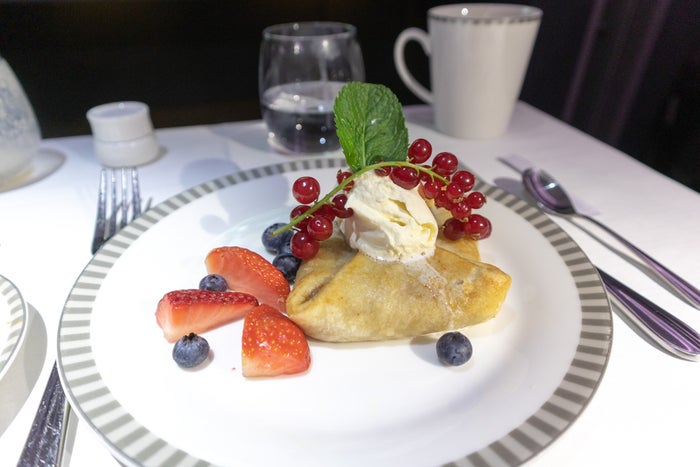 Singapore Airlines Airbus New A380 Business Class Breakfast