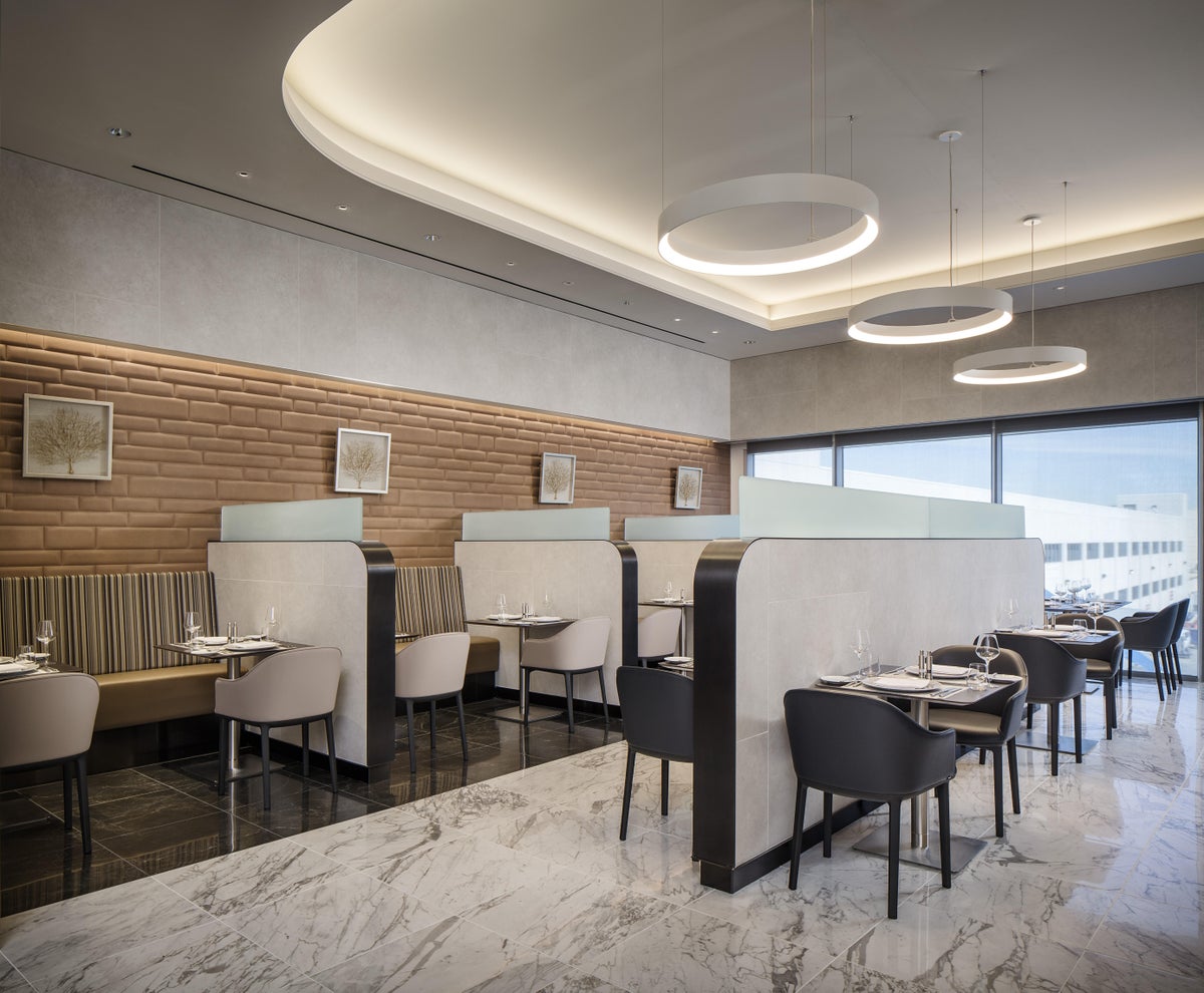 American Airlines Flagship Lounge LAX - Flagship First Dining