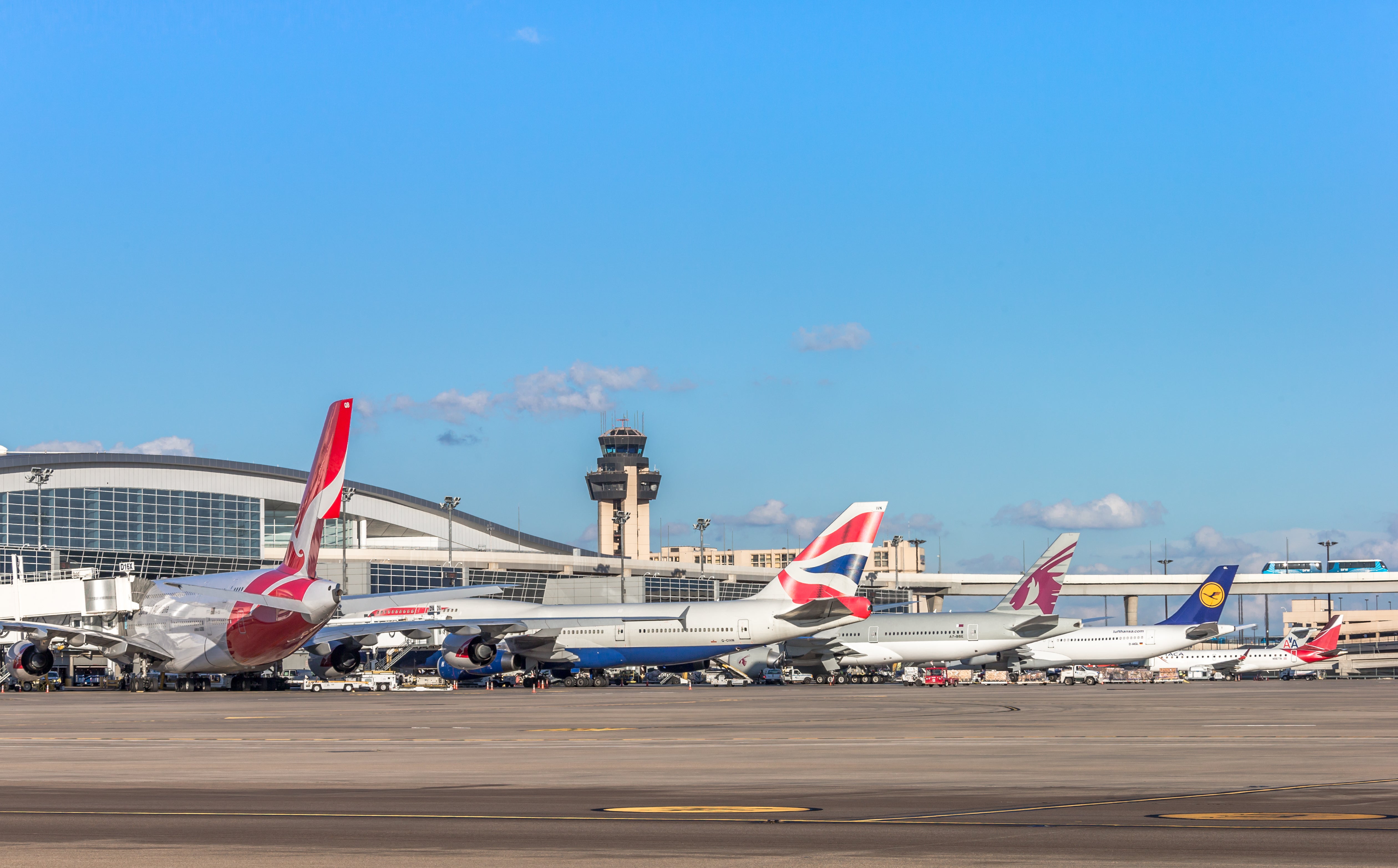 dallas airport travel between terminals