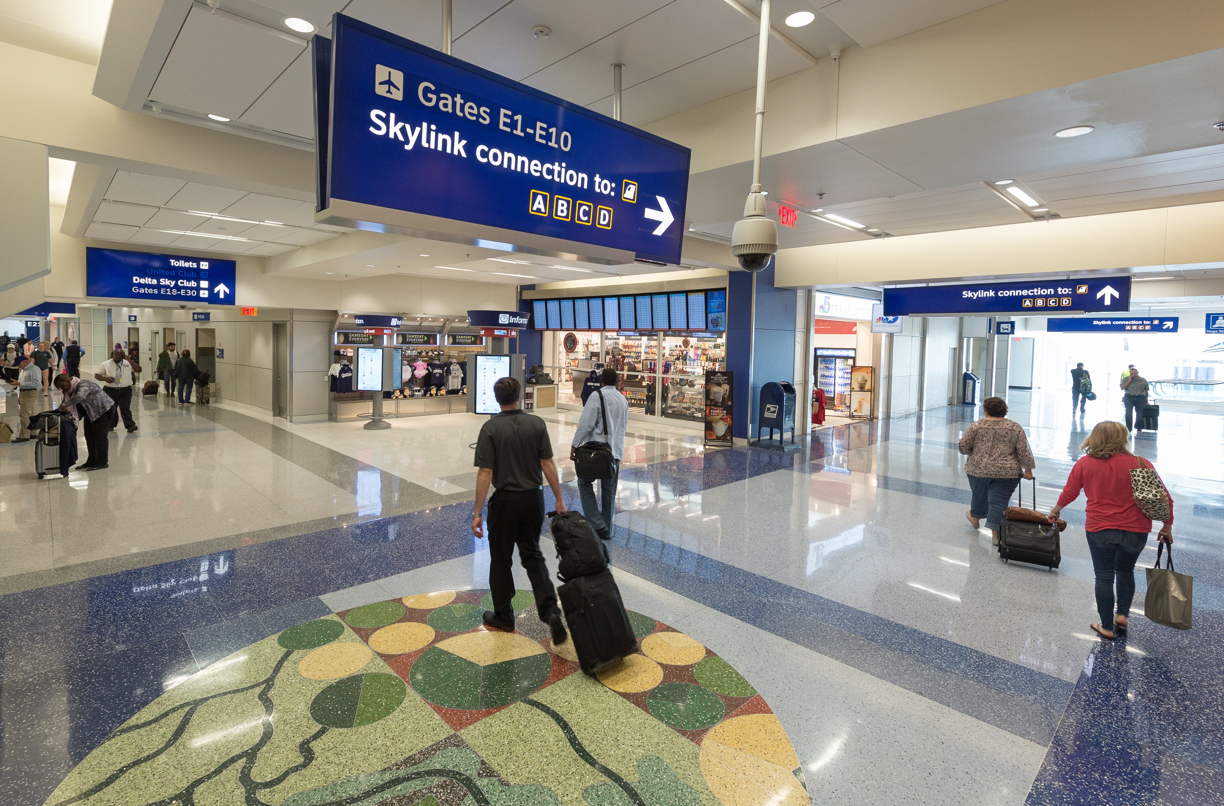 does dfw skylink go both directions