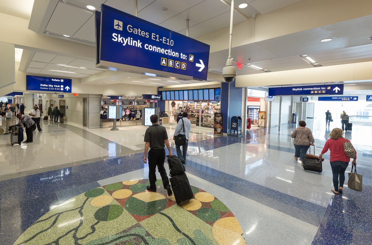 Dallas Fort Worth International Airport Centurion Lounge Skylink Signposting