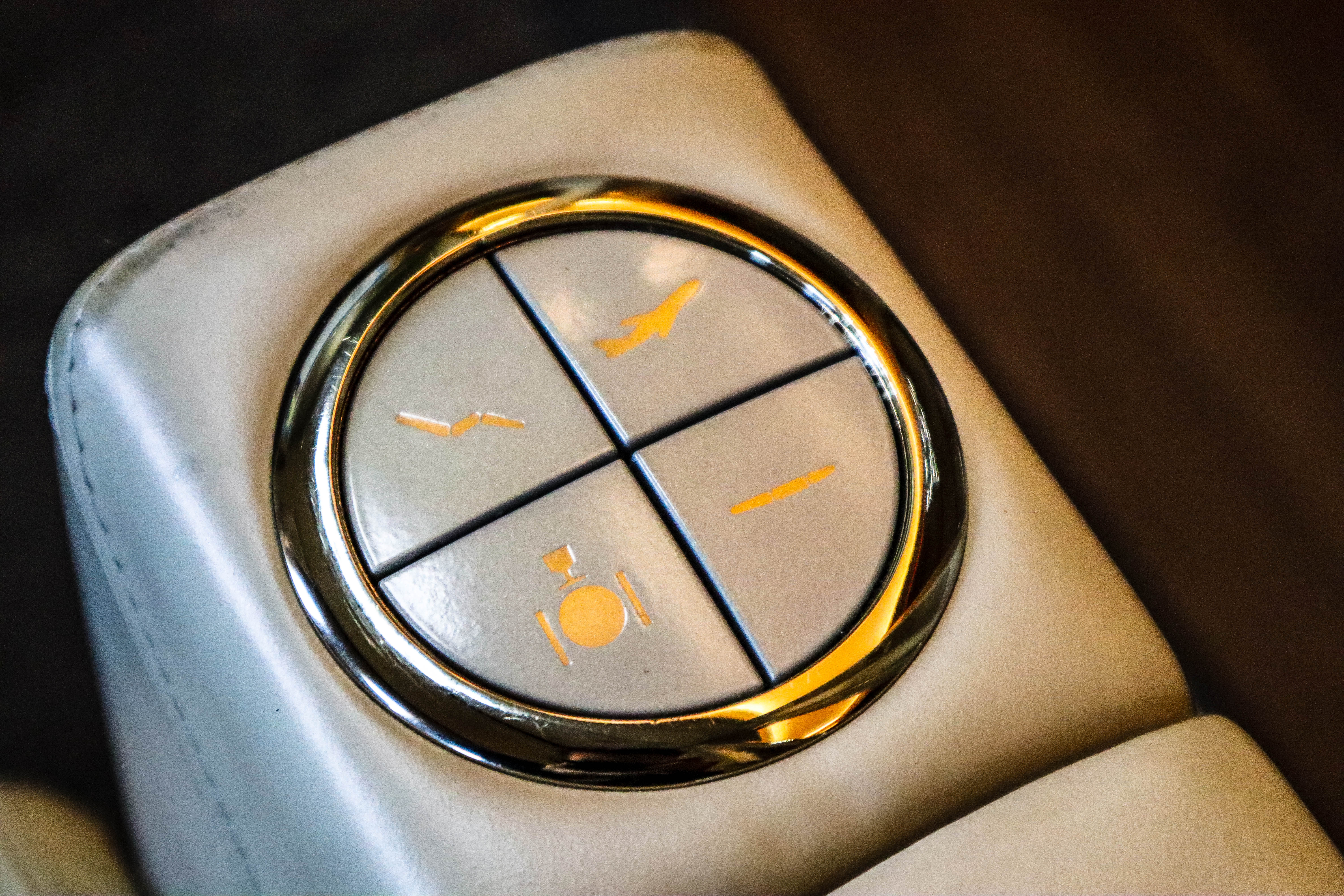 Emirates First Class Game Changer - Seat Controls