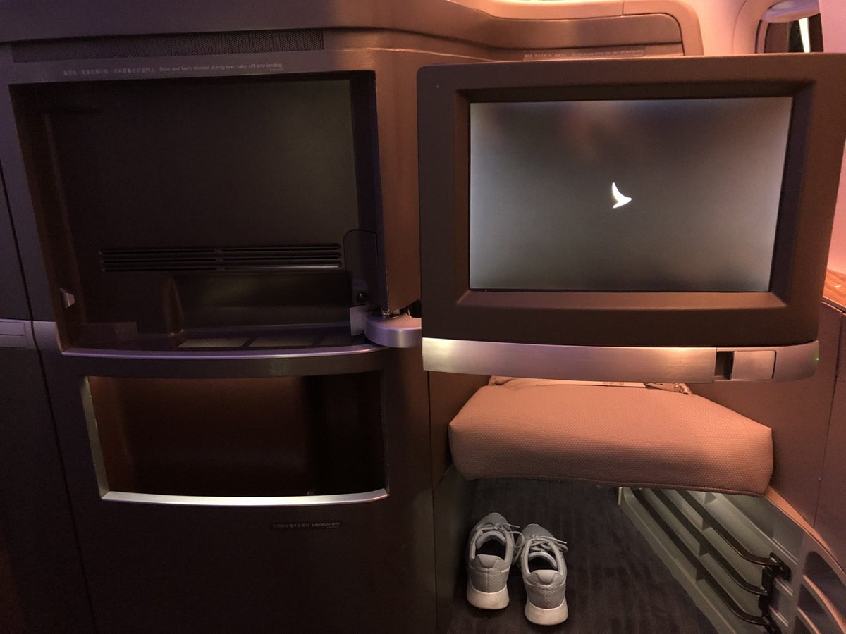Cathay Pacific 777 first class pre-landing picture