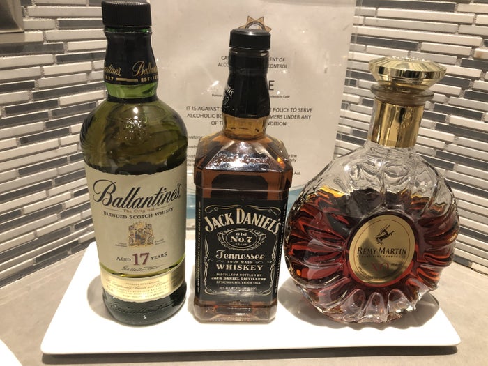 Korean Air lounge LAX spirits