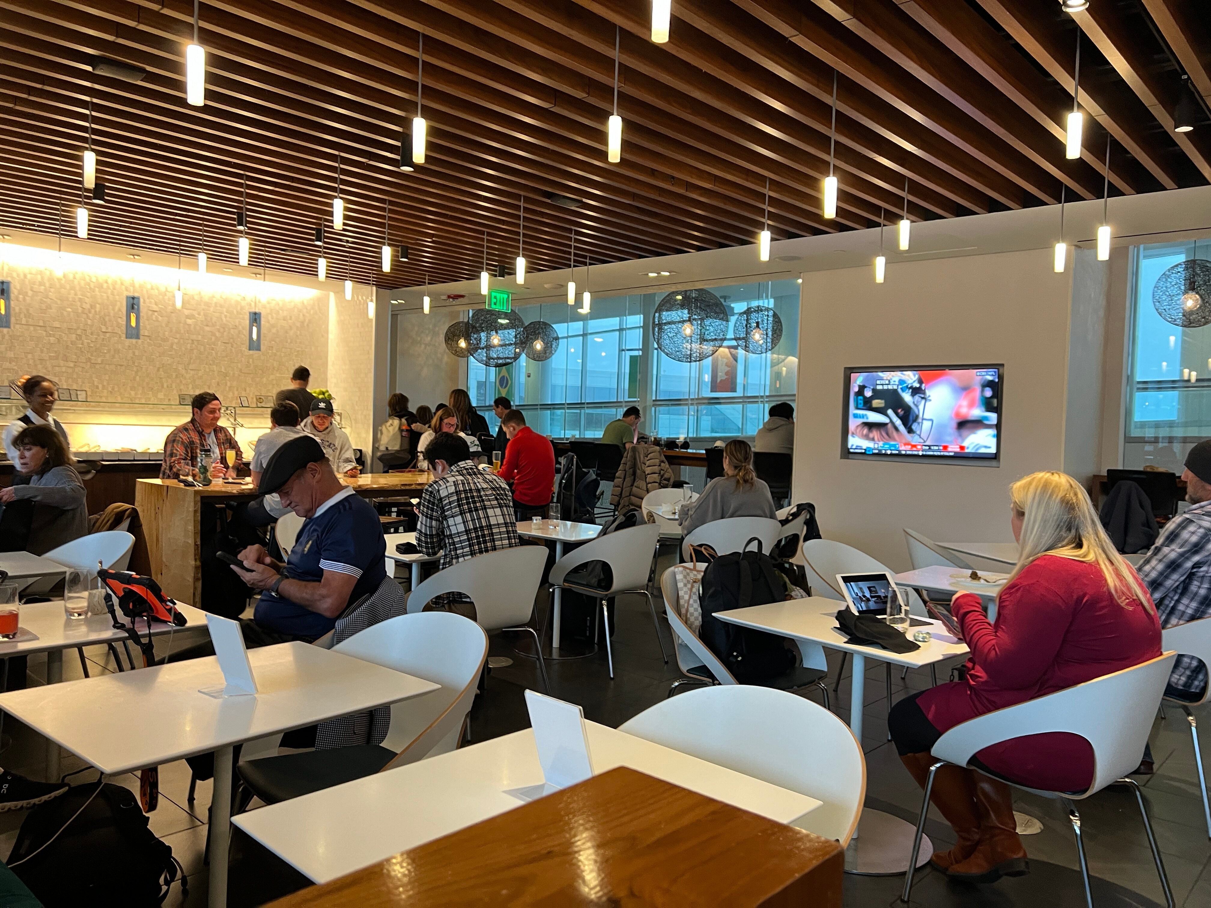 U S Amex Centurion Lounge Guide - PHL Centurion Seating2 