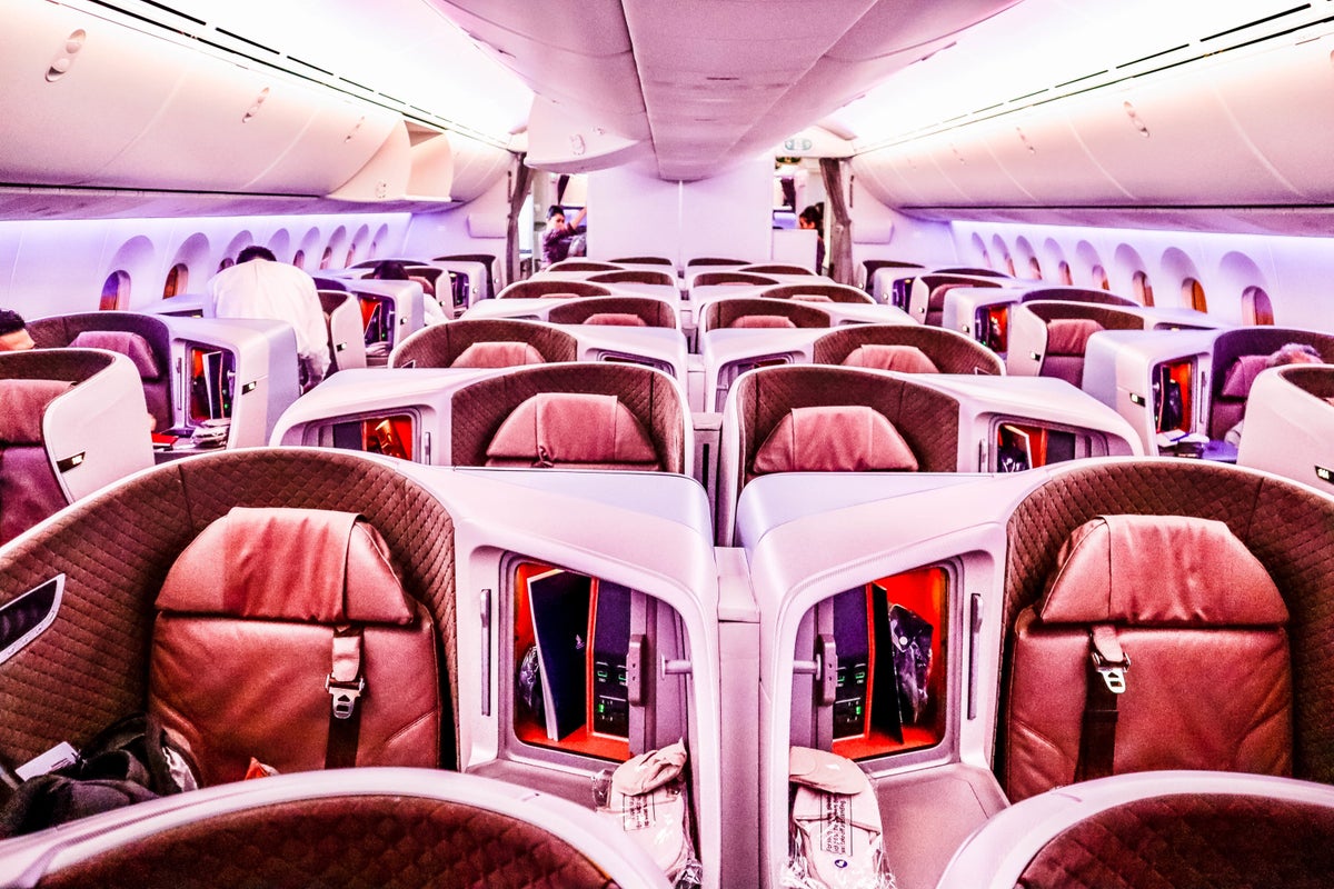 Singapore Airlines B787-10 Regional Business Class Cabin: Mood Lighting