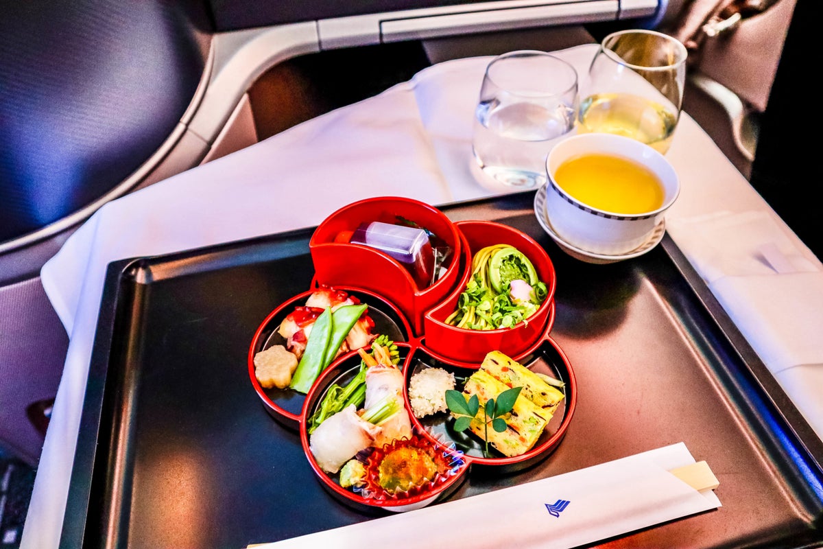Singapore Airlines B787-10 Regional Business Class Cabin: Hanakoireki Meal