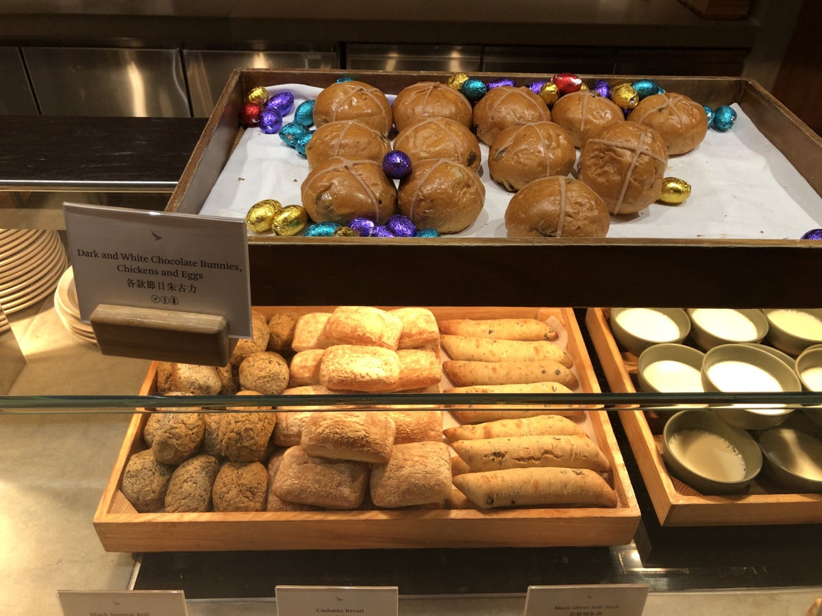 The Pier, Business at Hong Kong International Airport bread selection 2