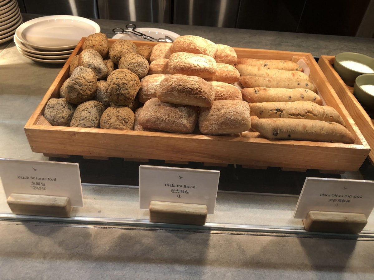 The Pier, Business at Hong Kong International Airport bread selection
