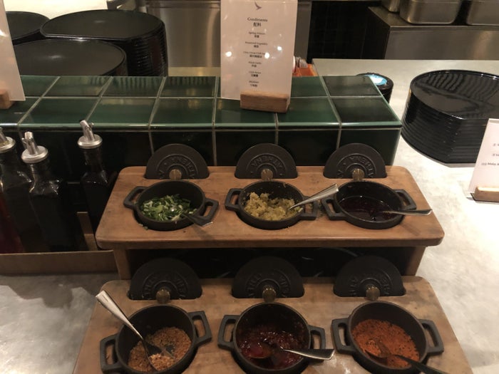 The Pier, Business at Hong Kong International Airport condiments