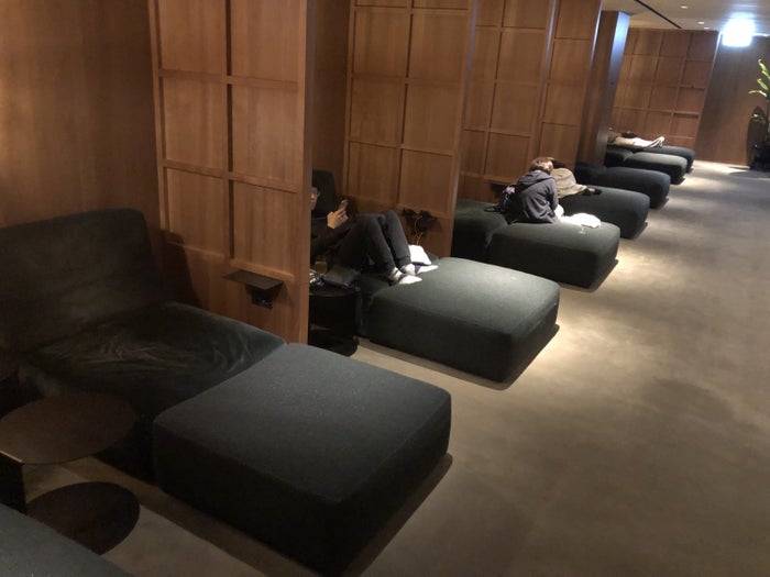 The Pier, Business at Hong Kong International Airport day beds