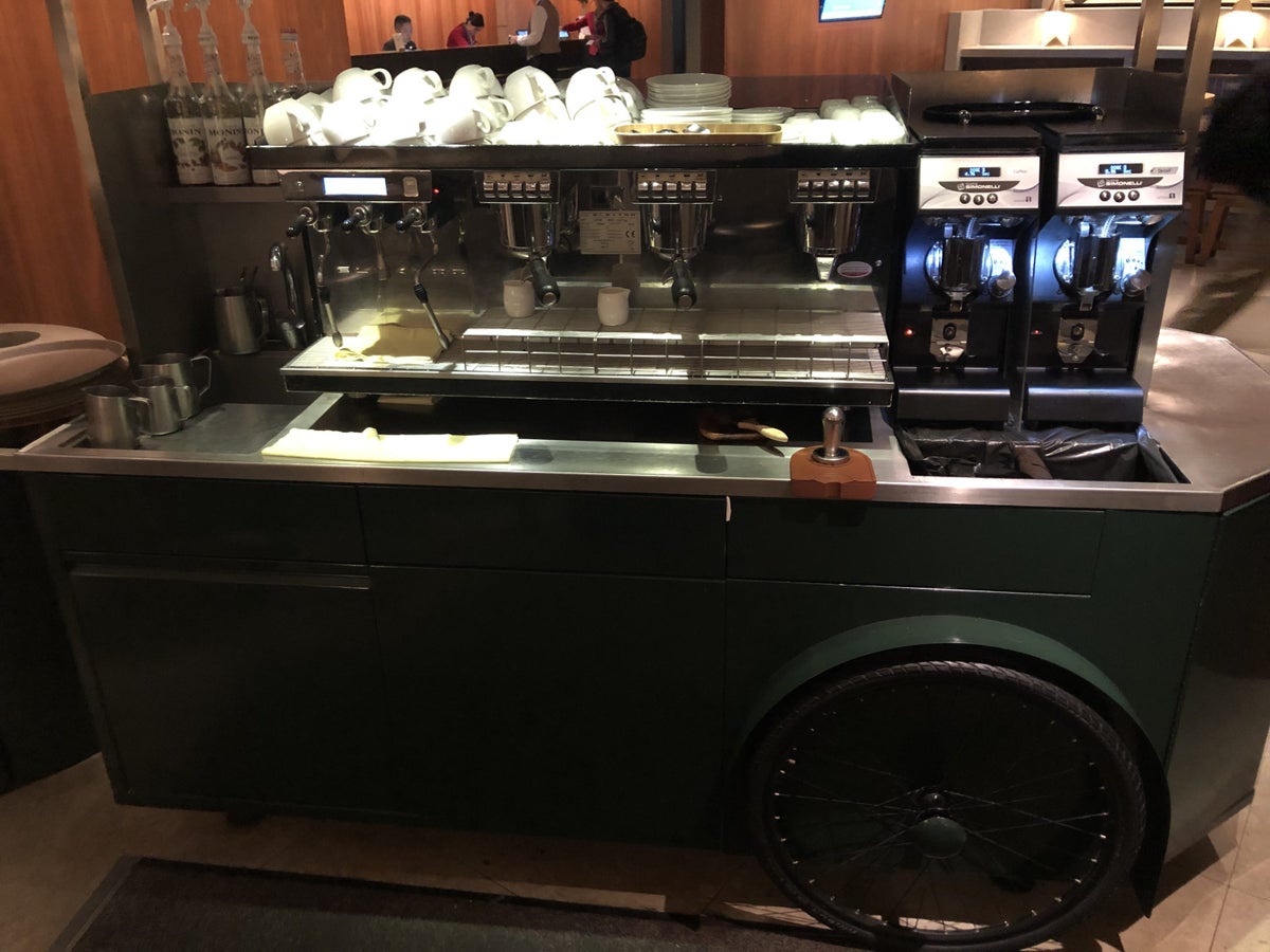 The Pier, Business at Hong Kong International Airport espresso machine