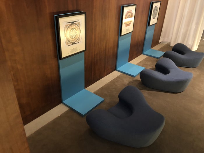 The Pier, Business at Hong Kong International Airport gazing meditation station