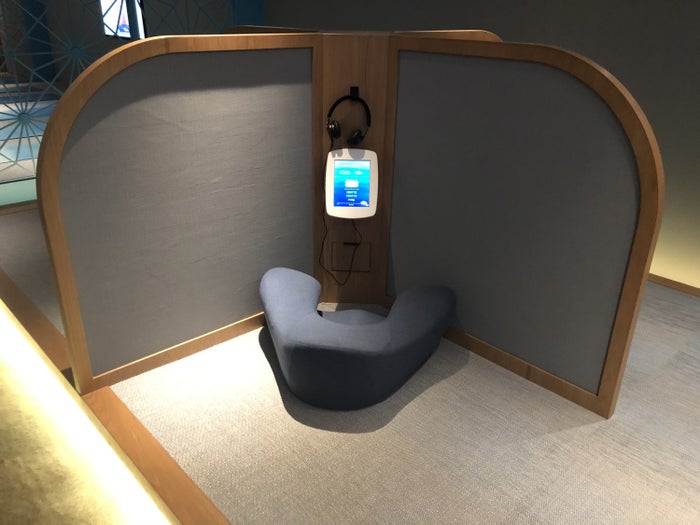 The Pier, Business at Hong Kong International Airport meditation corner