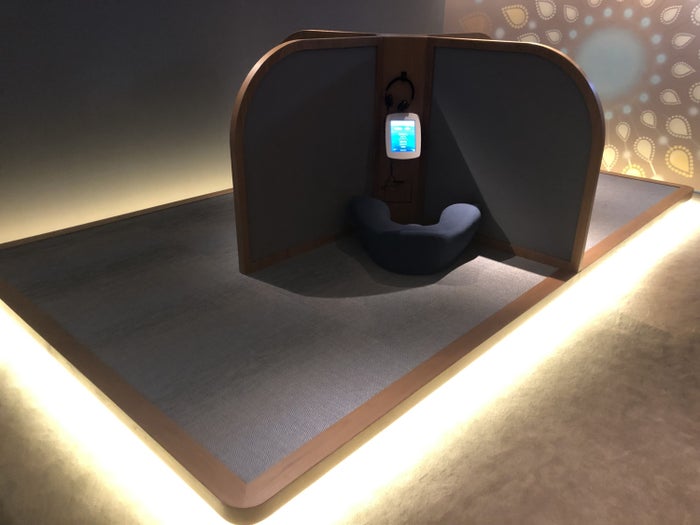The Pier, Business at Hong Kong International Airport meditation room