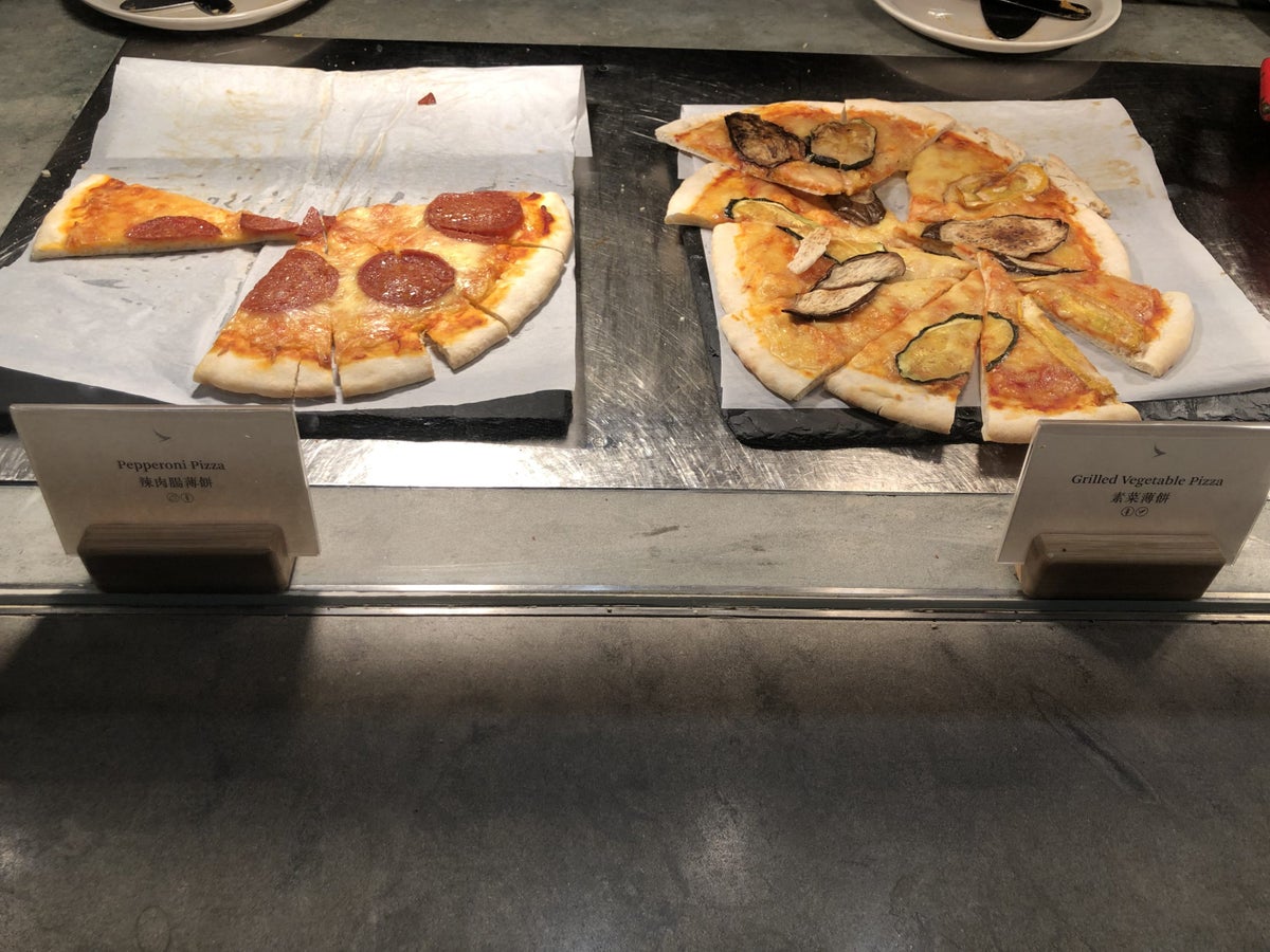 The Pier, Business at Hong Kong International Airport pizza