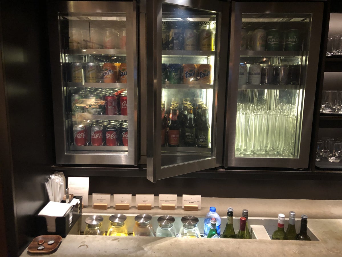 The Pier, Business at Hong Kong International Airport refrigerated drinks and juice bars