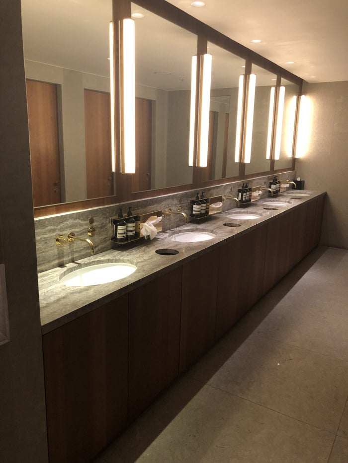 The Pier, Business at Hong Kong International Airport restrooms