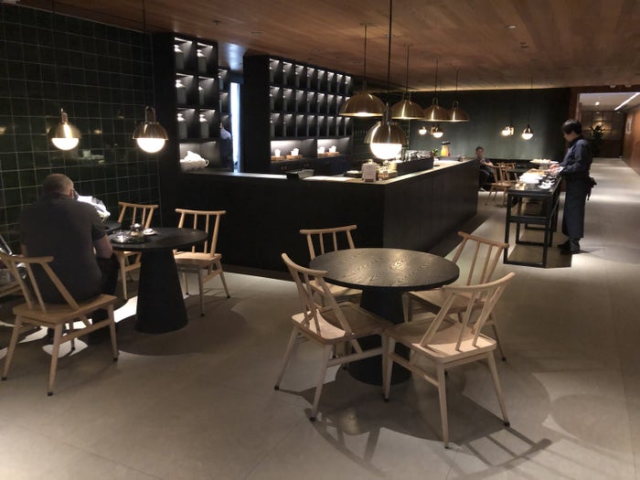 The Pier, Business at Hong Kong International Airport tea house