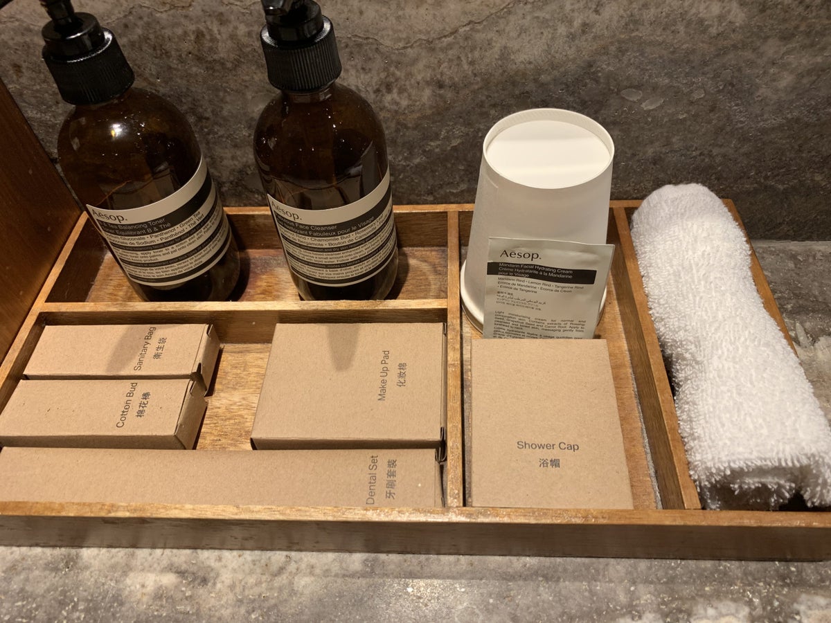 The Pier, First Lounge at Hong Kong International Airport shower suite toiletries