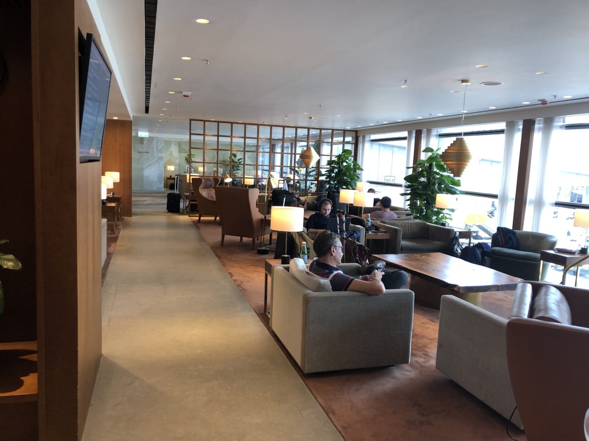 The Pier, First Class Lounge at Hong Kong International Airport [Review]