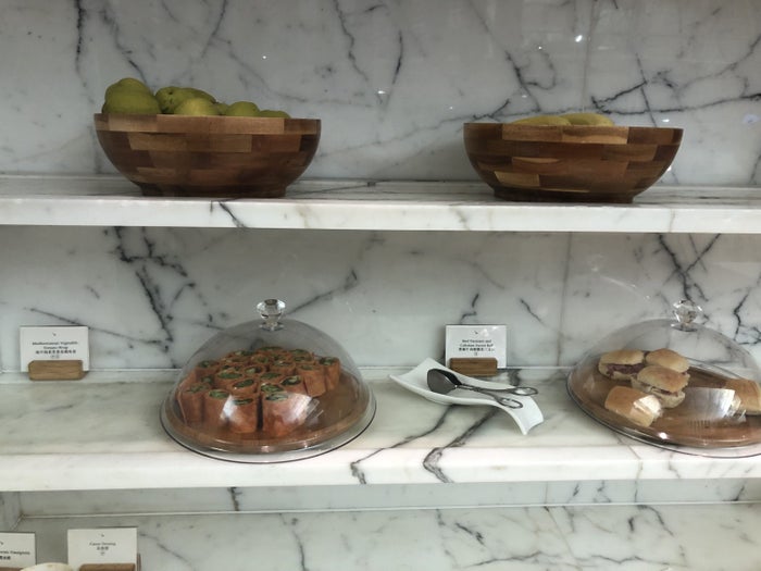 The Wing, Business at Hong Kong International Airport fruit and finger food