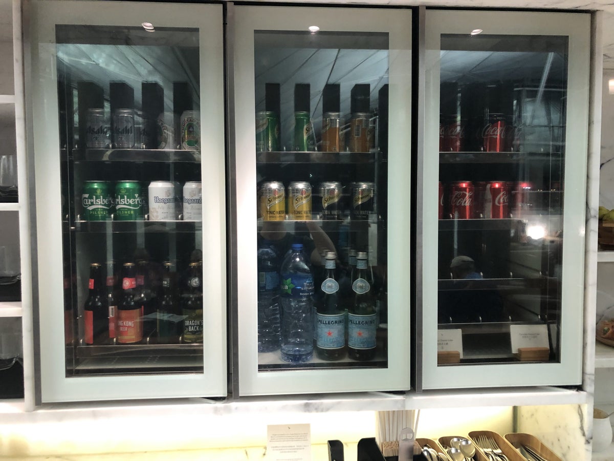 The Wing, Business at Hong Kong International Airport refrigerator