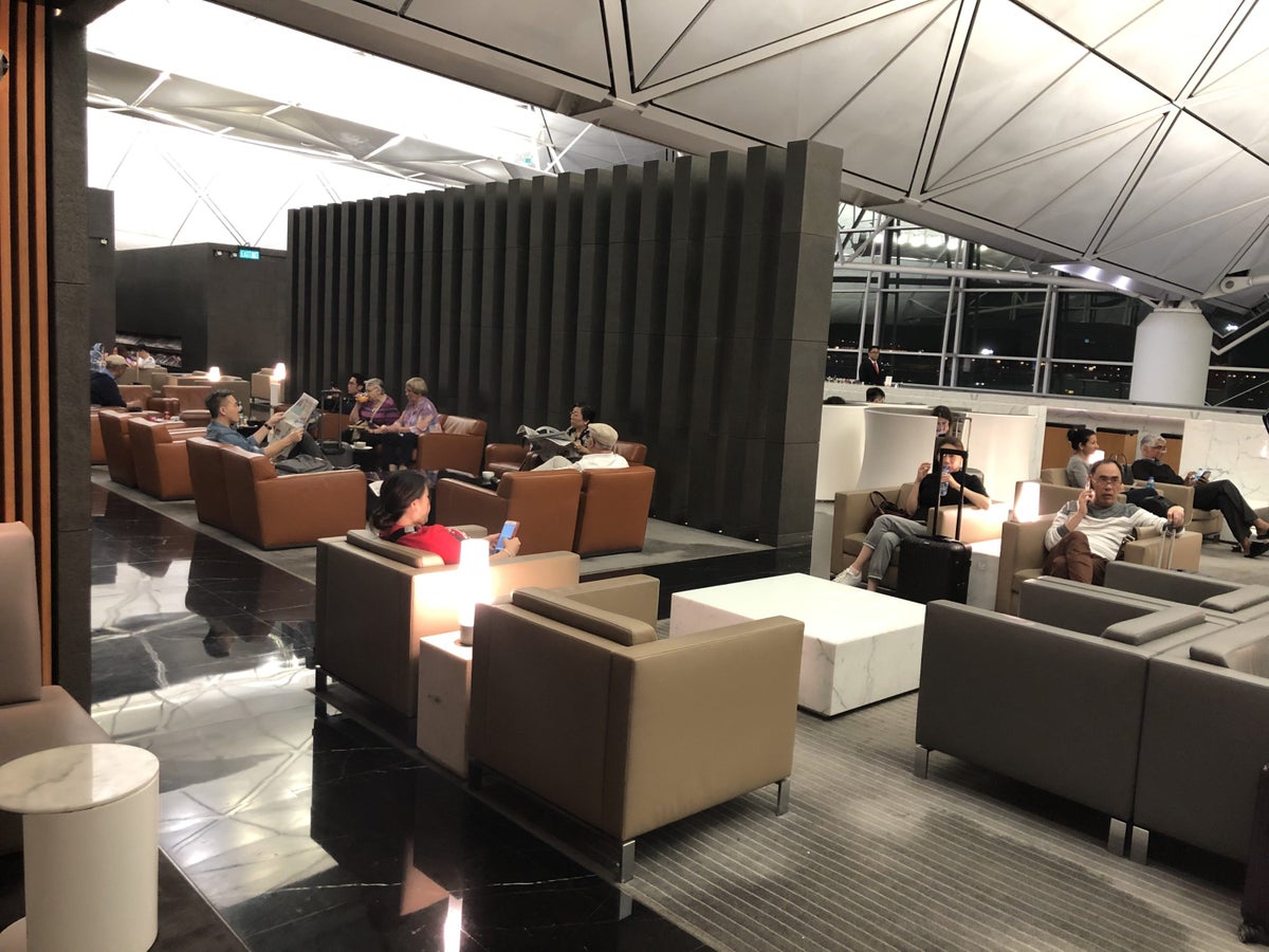 The Wing, Business at Hong Kong International Airport seating 2