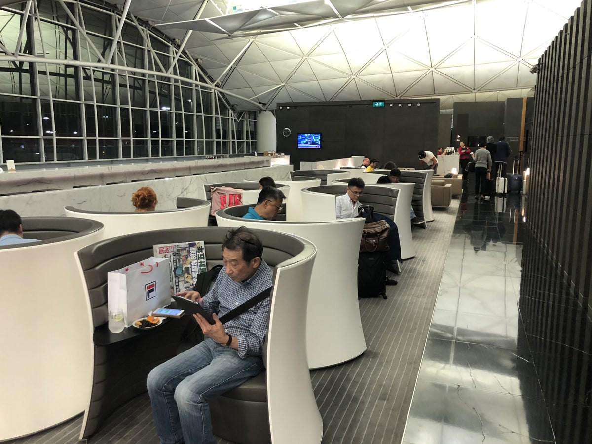 The Wing, Business at Hong Kong International Airport seating 4