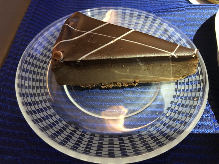 United Polaris 787-10 chocolate cake