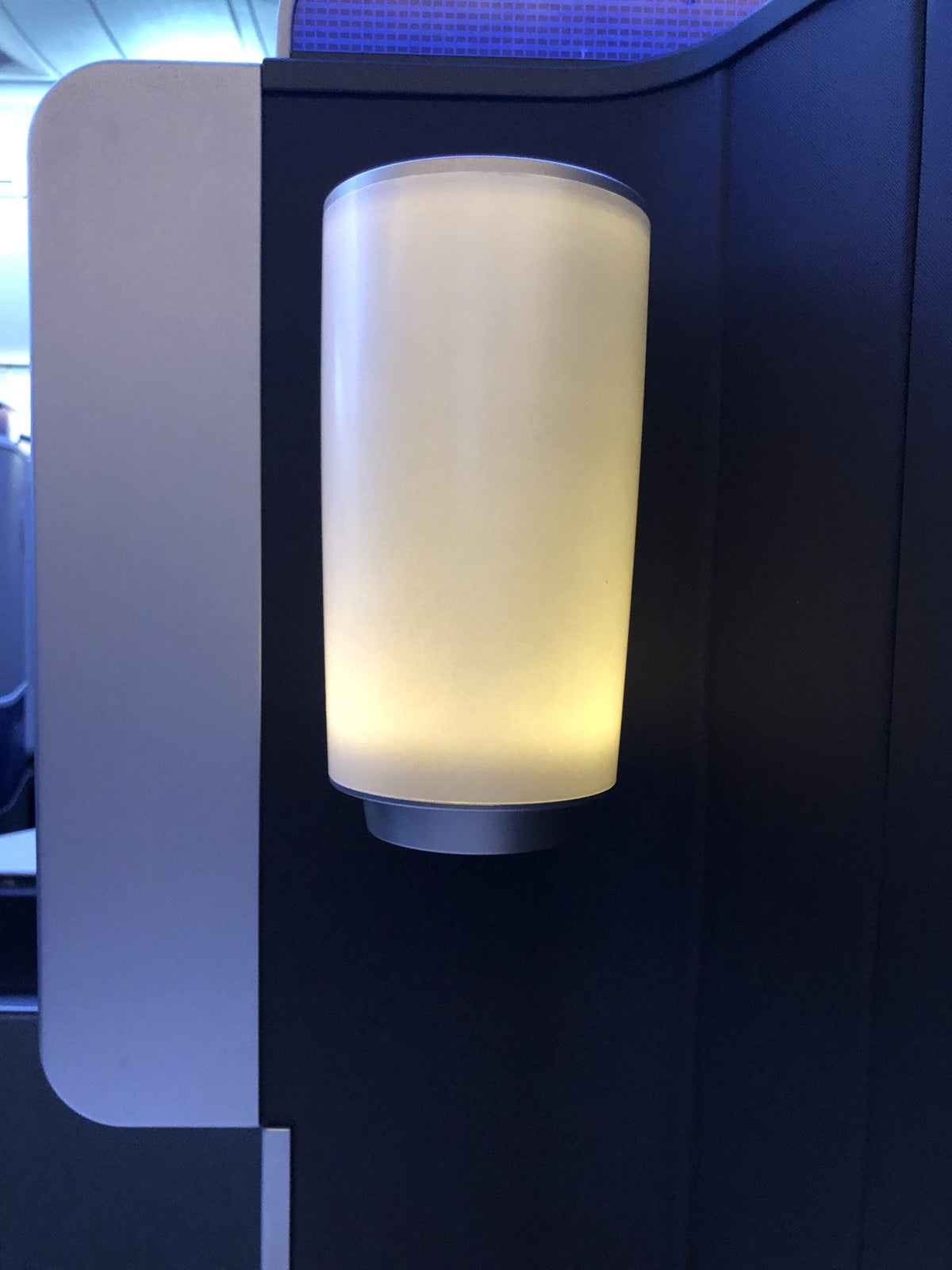 United Polaris 787-10 seat lamp illuminated