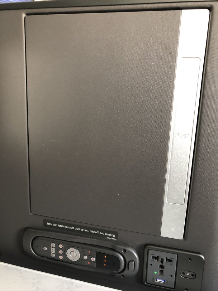 United Polaris 787-10 storage compartment 2