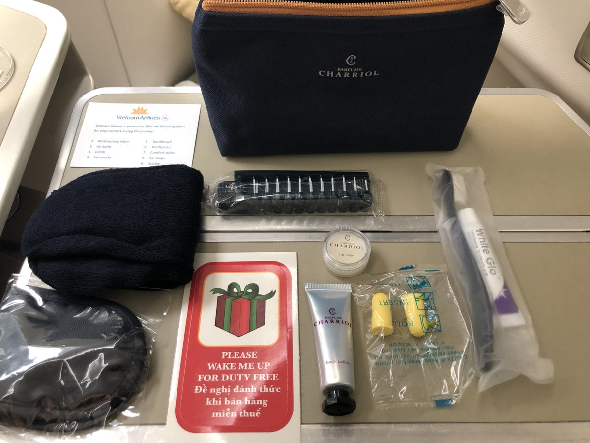 Vietnam Airlines 787-9 business class amenity kit contents 2