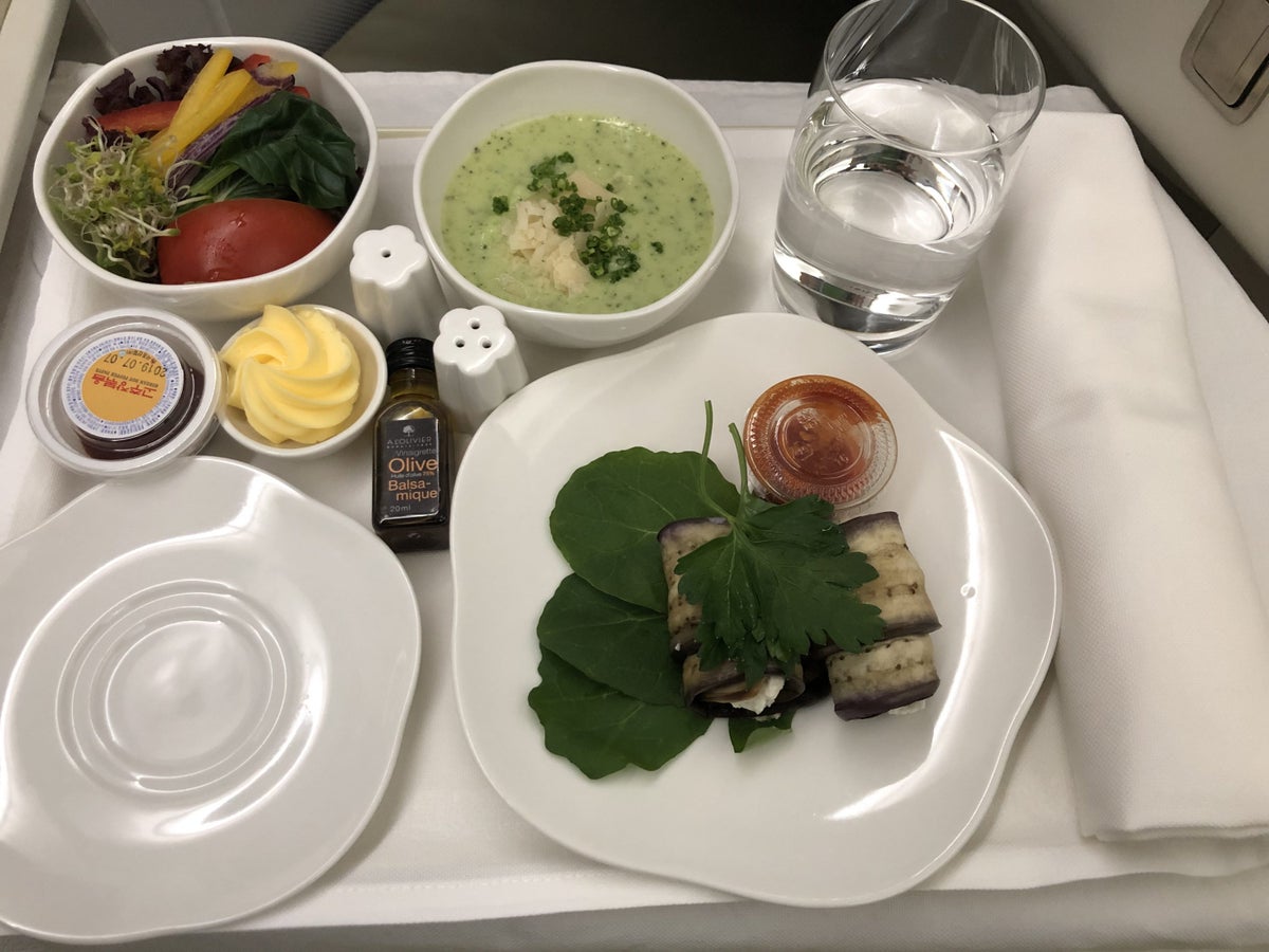 Vietnam Airlines 787-9 business class appetizer