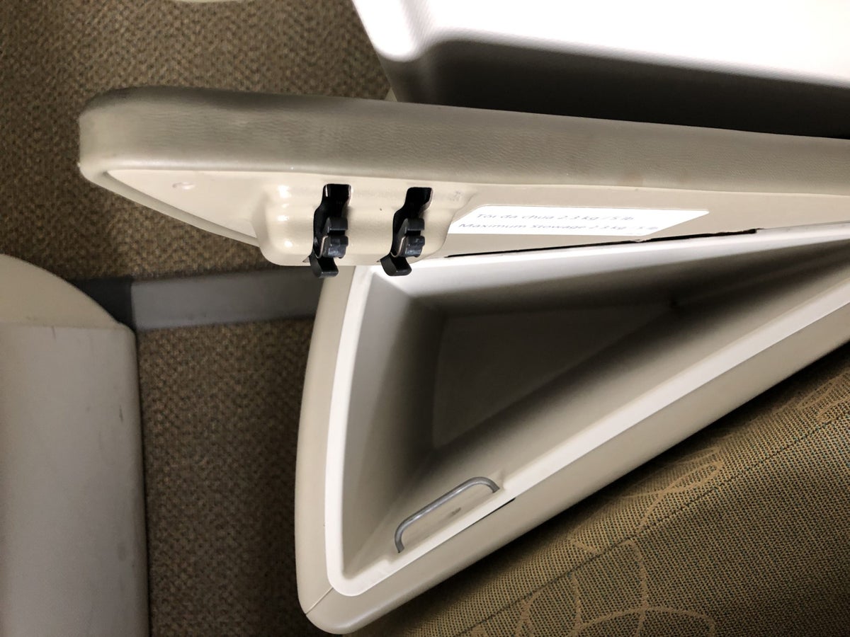 Vietnam Airlines 787-9 business class armrest storage