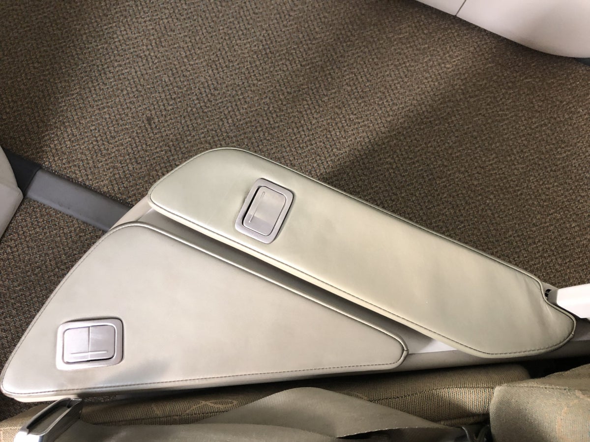 Vietnam Airlines 787-9 business class armrest