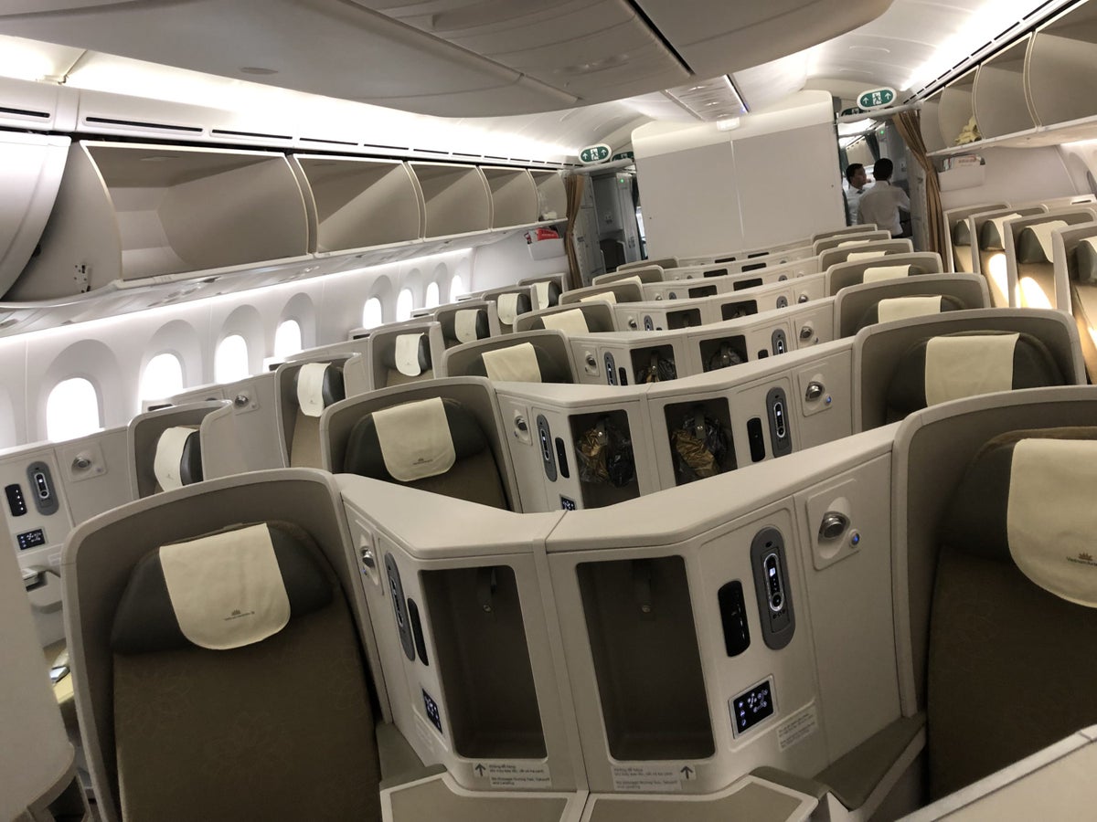 Vietnam Airlines 787-9 business class front cabin view 2
